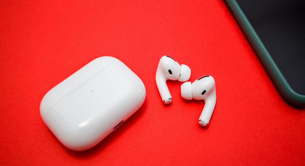 how-to-turn-off-airpods-two-methods