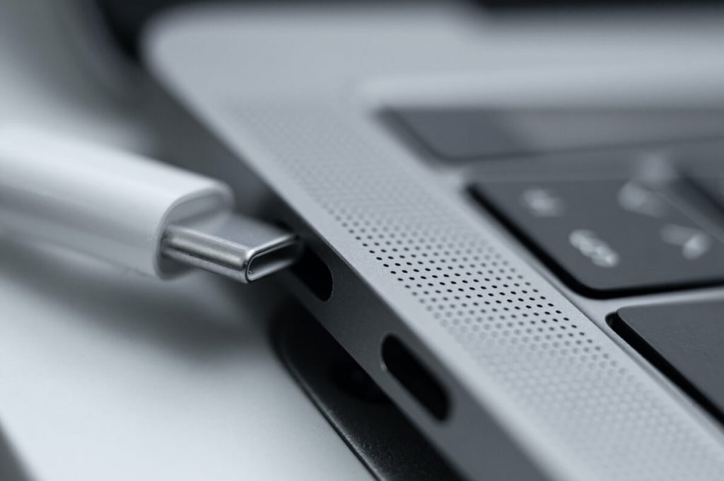 how-to-connect-usb-to-macbook-pro